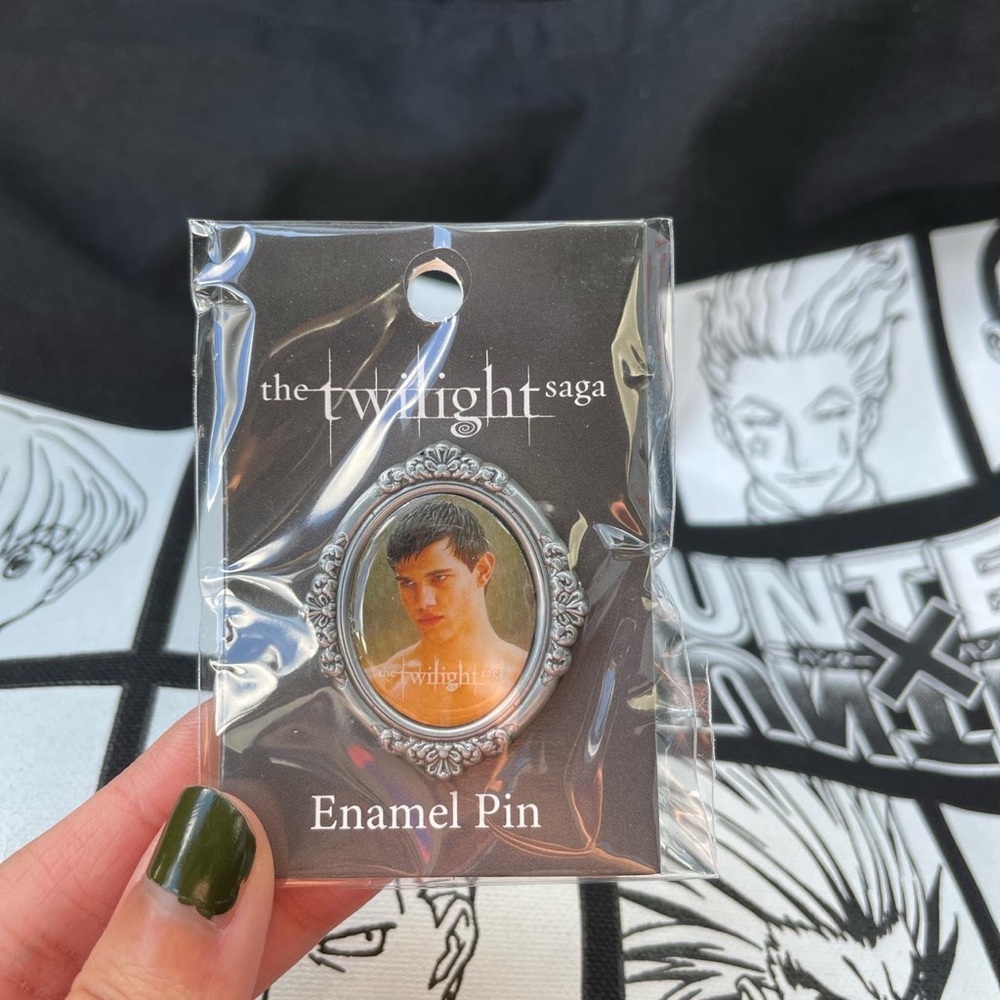 Twilight Team Jacob enamel pin